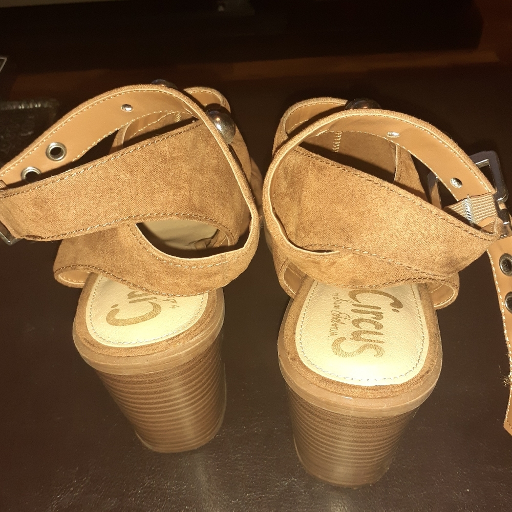 Shoes - Picture 2 of 4
